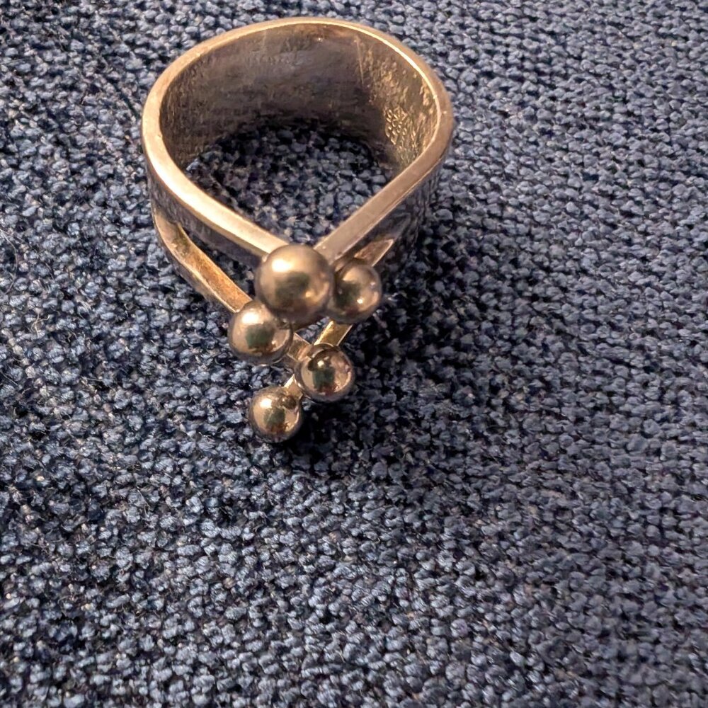 Sterling silver ring (size 7)